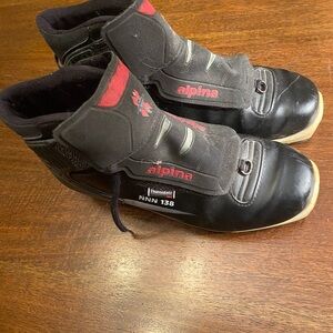 Alpina Men’s Black and Red Cross-Country Ski Shoes (NNN 138)